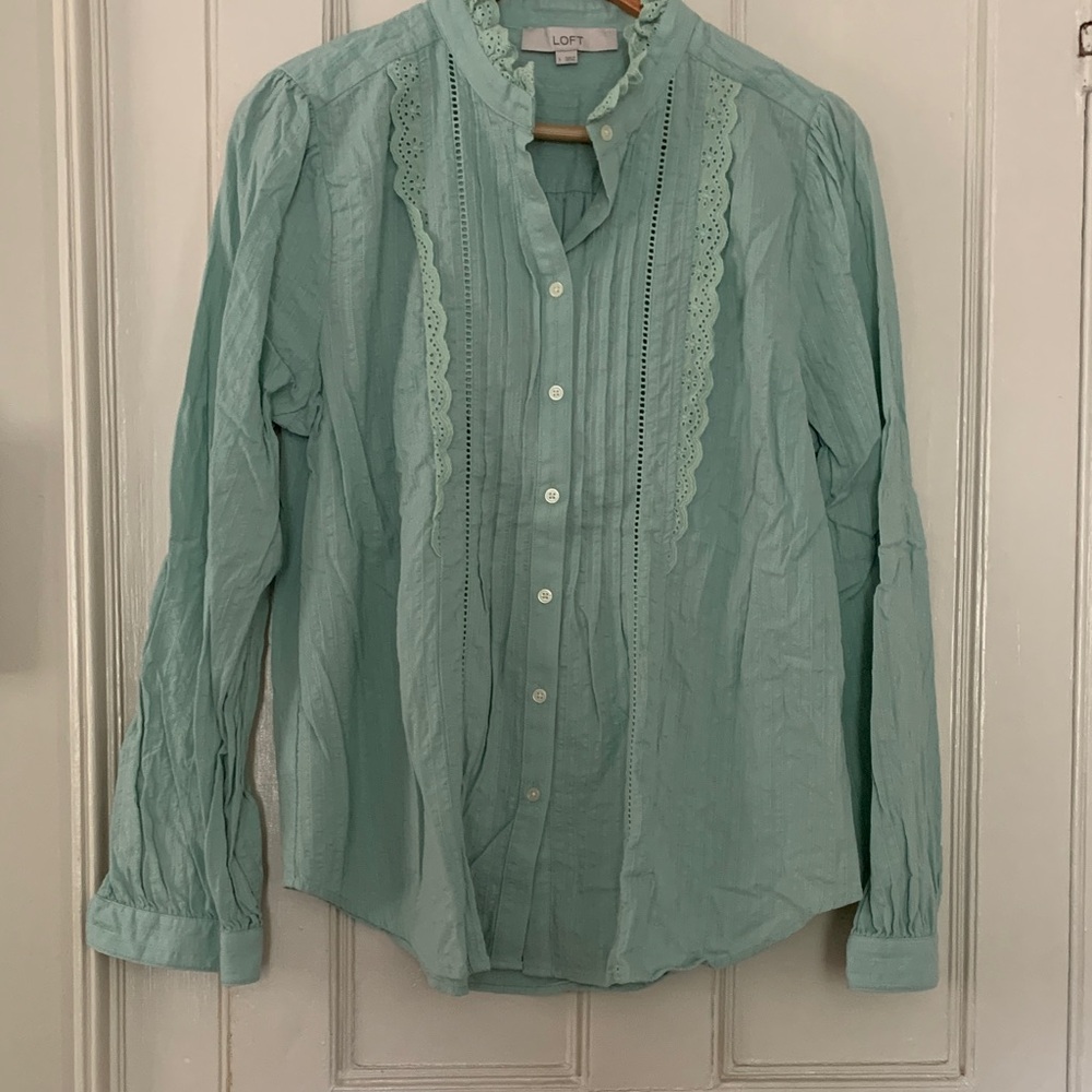 Light green pintuck eyelet women’s blouse size large